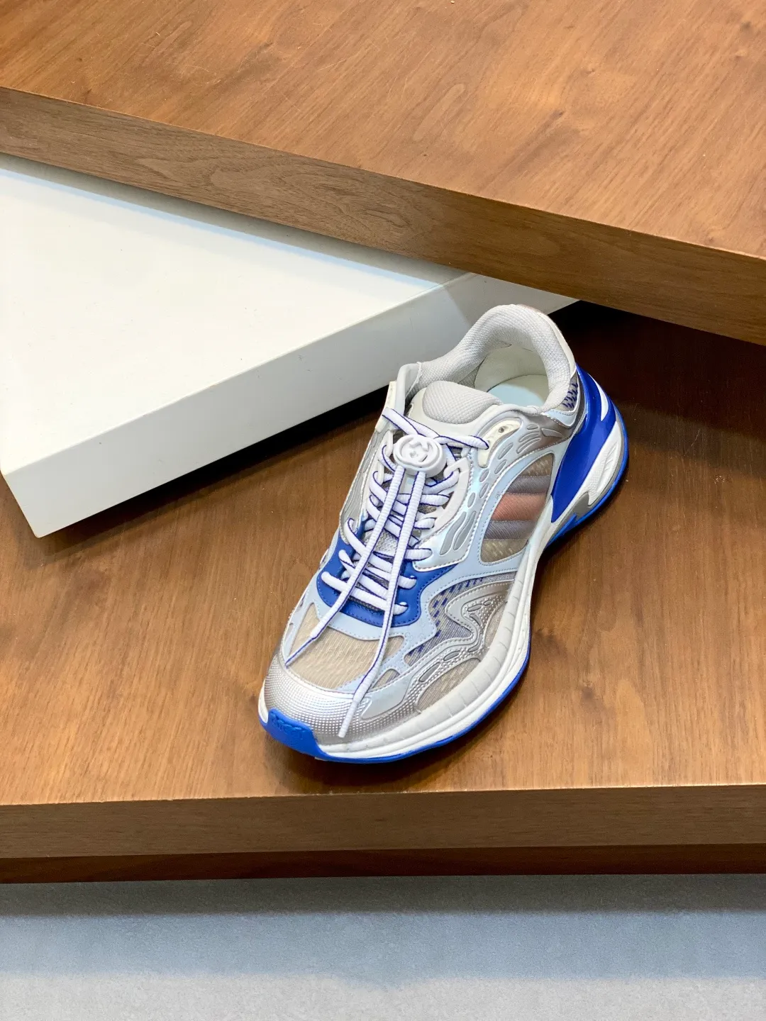 Men's Men's Shoes 💰900 Gucci Gucci 2.0 Sports Shoes Couple's Style Retro Casual Shoes Running Shoes Original Purchase, Development, Production Gucci 2.0 Sports Shoes reinterpret the brand's iconic striped webbing elements. This sneaker reinterprets the iconic details. It uses EVA thick soles and a smart silhouette to bring a stable and comfortable wearing experience. Exquisite packaging at the delivery counter. Fabric: original imported cowhide + technical fabrics. Lining: original imported breathable mesh. Sole: original molded ultra-light foam rubber. Bottom thickness: 4CM. Size: 39-44 (customized for 38, 45, 56)